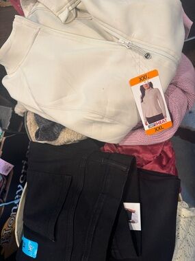 4 clothing bundles for rnqueen 24 pieces